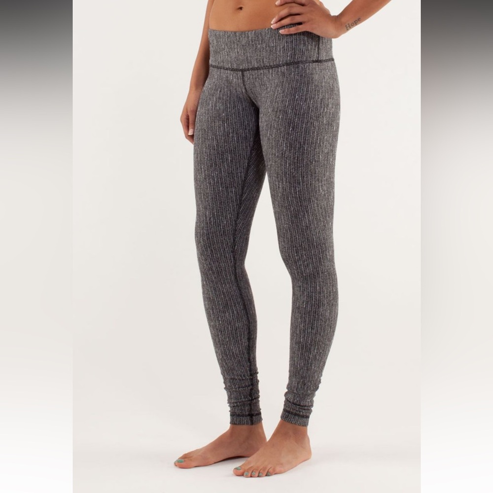 Lululemon Wunder Under Pant (First Release)
Coco Pique Black leggings sz 8